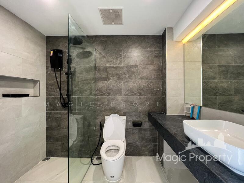 Townhouse in Pridi Banomyong 41, Bangkok, Khlong Tan Nua, Watthana, Bangkok, 4 Bedrooms, 200 sqm, Townhouse For Rent, by Magic Property, 11900922 - DDproperty.com