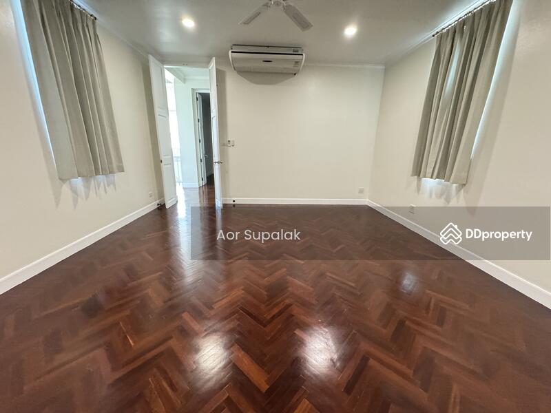 ให้เช่า - A Large House with Pool for Rent in Thonglor, กรุงเทพ