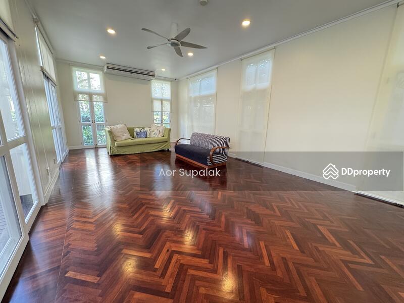 ให้เช่า - A Large House with Pool for Rent in Thonglor, กรุงเทพ
