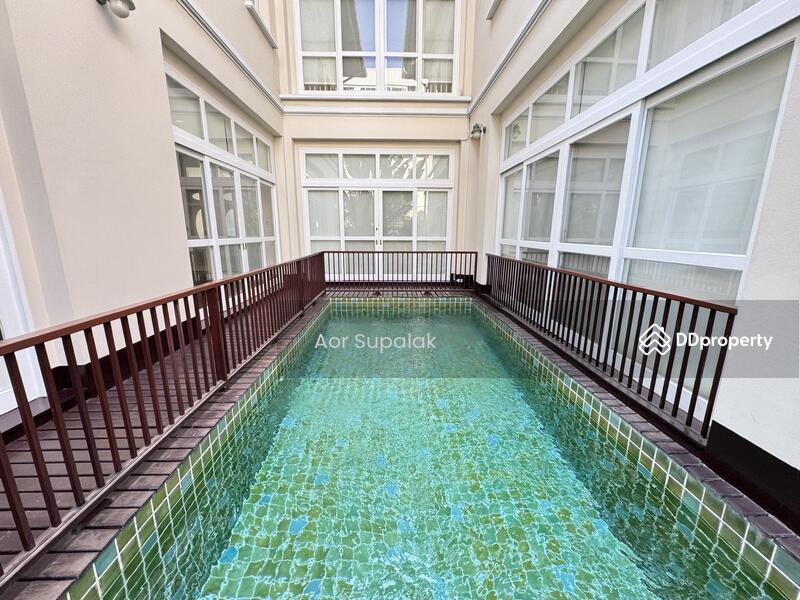 ให้เช่า - A Large House with Pool for Rent in Thonglor, กรุงเทพ
