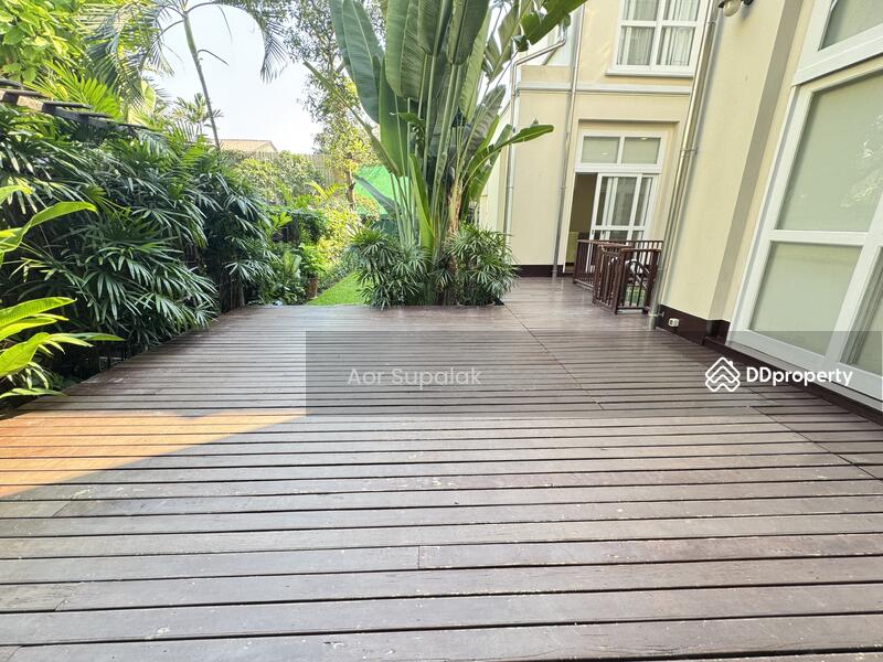 ให้เช่า - A Large House with Pool for Rent in Thonglor, กรุงเทพ