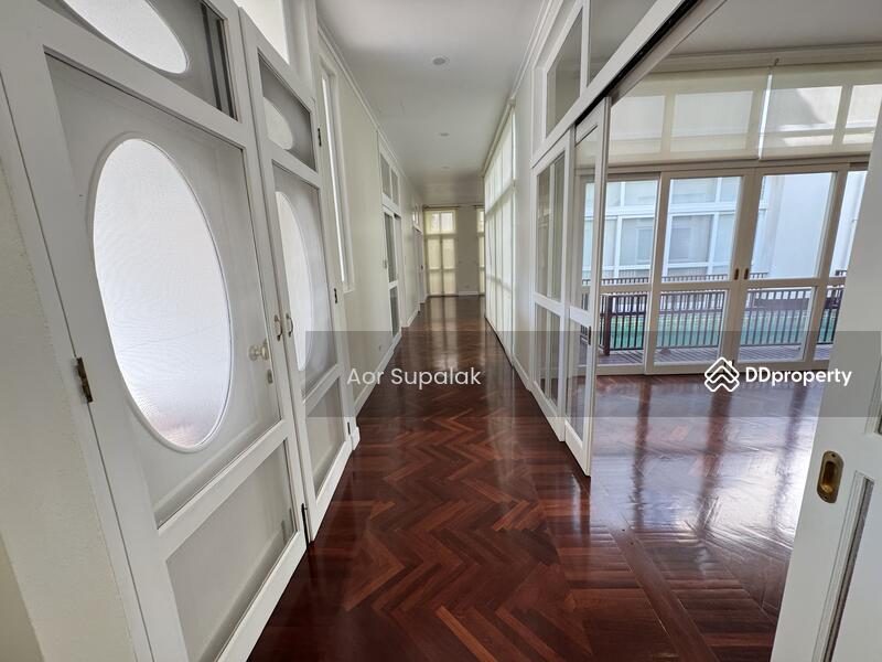 ให้เช่า - A Large House with Pool for Rent in Thonglor, กรุงเทพ