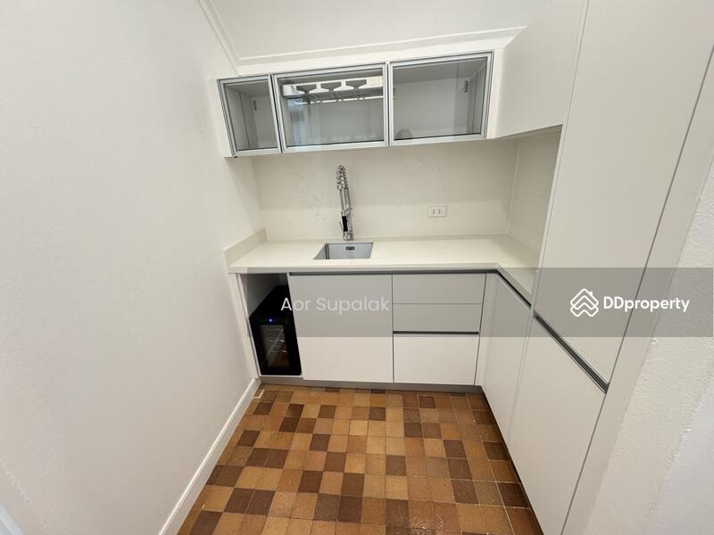 ให้เช่า - A Large House with Pool for Rent in Thonglor, กรุงเทพ