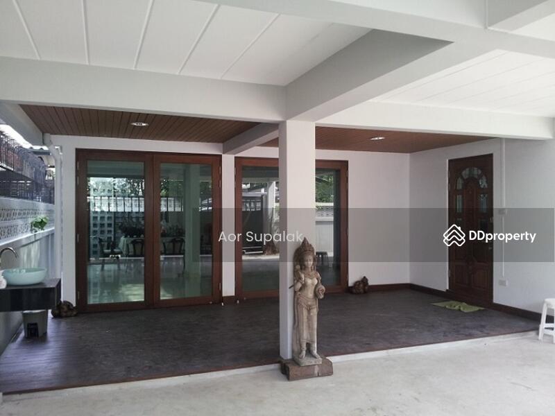 ให้เช่า - 2 Storey House in Huai Khwang for Rent, กรุงเทพ