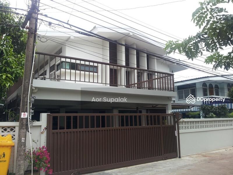 ให้เช่า - 2 Storey House in Huai Khwang for Rent, กรุงเทพ