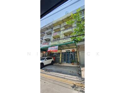 ขาย - ขายอาคารพาณิชย์-ตึกแถว 2 คูหา ติดถนนอุดมสุข สุขุมวิท 103 ราคาถูก, กรุงเทพ