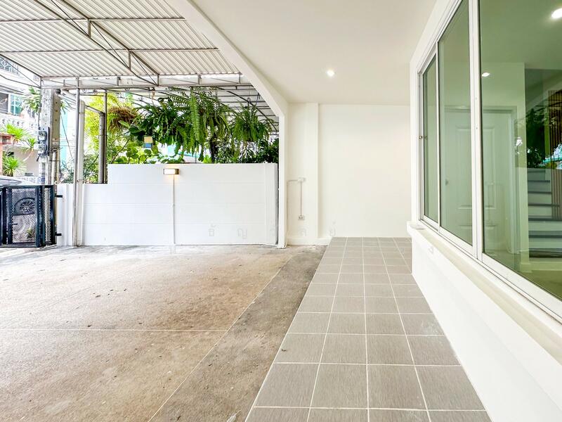 For Sale - หมู่บ้าน เดอ สยาม สวนหลวง ร.9, Bangkok