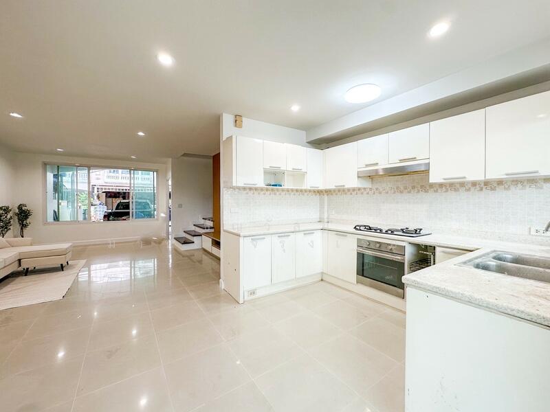 For Sale - หมู่บ้าน เดอ สยาม สวนหลวง ร.9, Bangkok