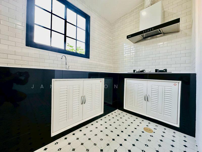 ขาย - เซ็นทรัลศรีราชา, ชลบุรี