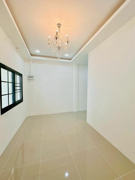 ขาย - เซ็นทรัลศรีราชา, ชลบุรี