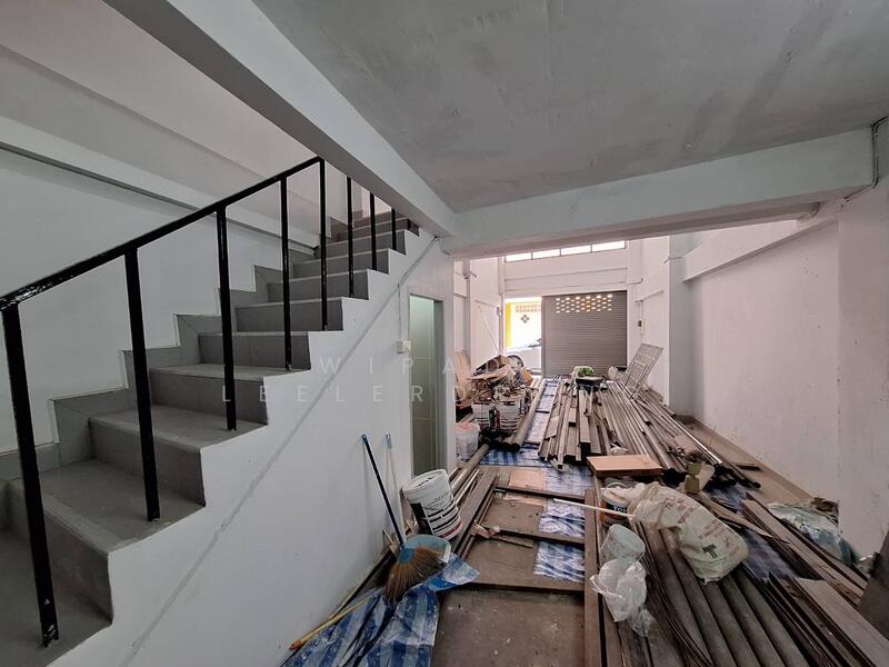 ขาย - ตึกแถวย่านธุรกิจ ใกล้สาทร พระราม 3 ช่องนนทรี สีลม, กรุงเทพ