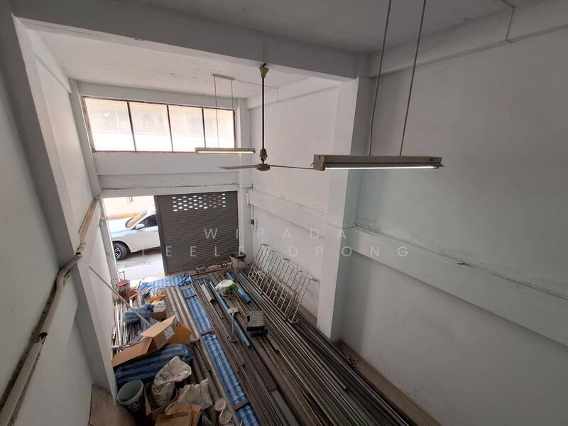 ขาย - ตึกแถวย่านธุรกิจ ใกล้สาทร พระราม 3 ช่องนนทรี สีลม, กรุงเทพ