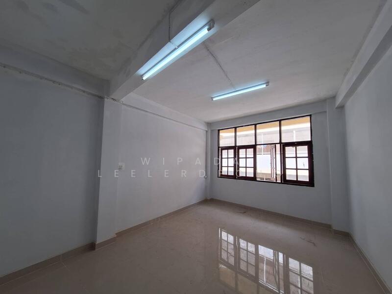 ขาย - ตึกแถวย่านธุรกิจ ใกล้สาทร พระราม 3 ช่องนนทรี สีลม, กรุงเทพ