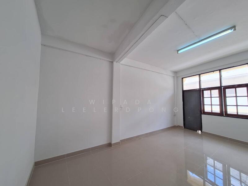 ขาย - ตึกแถวย่านธุรกิจ ใกล้สาทร พระราม 3 ช่องนนทรี สีลม, กรุงเทพ