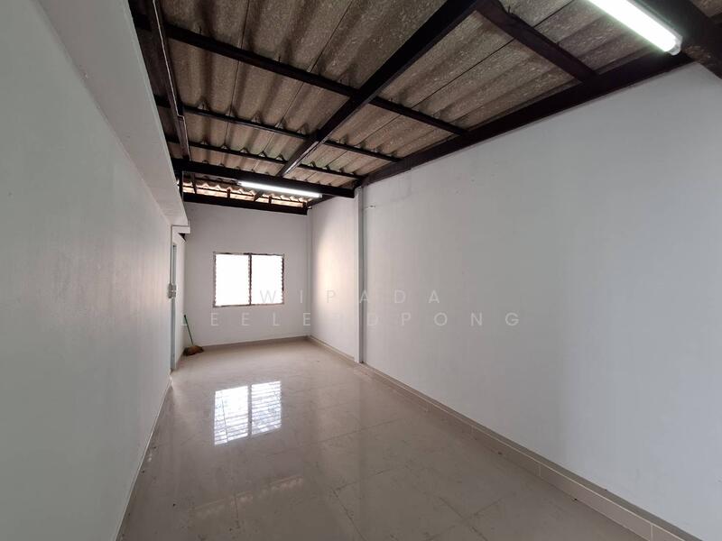 ขาย - ตึกแถวย่านธุรกิจ ใกล้สาทร พระราม 3 ช่องนนทรี สีลม, กรุงเทพ