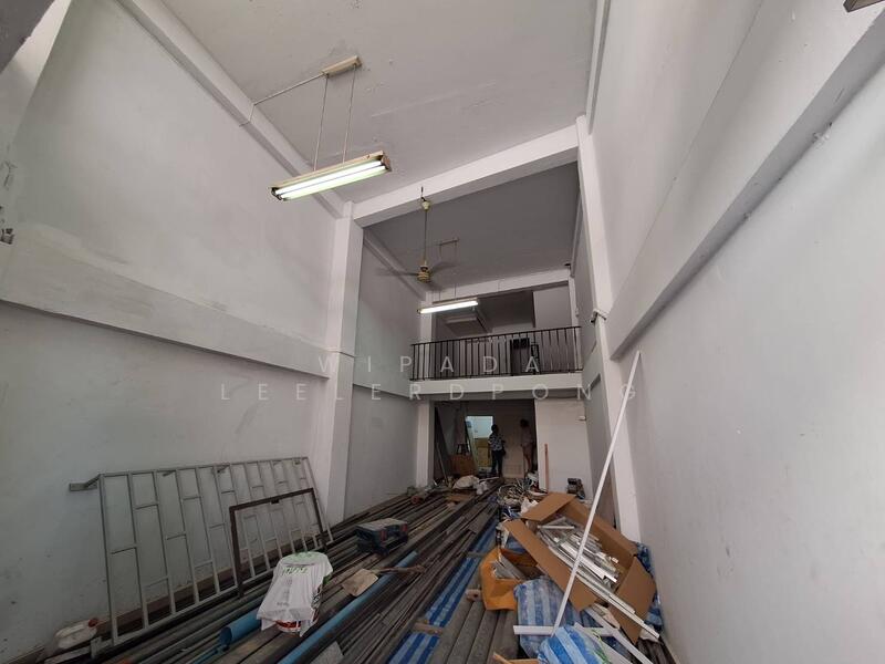 ขาย - ตึกแถวย่านธุรกิจ ใกล้สาทร พระราม 3 ช่องนนทรี สีลม, กรุงเทพ