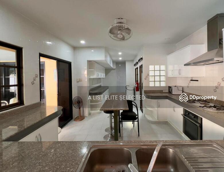 For Sale - Exclusive Guest House Opportunity in Soi Bonkot, Pattaya, Pattaya