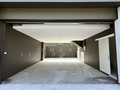 ขาย - Nue Hybe Suksawat : นิว ไฮบ์ สุขสวัสดิ์, กรุงเทพ