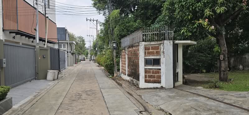 ขาย - บ้านเดี่ยว2ชั้น 4นอน 4ห้องน้ำ ถนนลาดพร้าว ซอยลาดพร้าว43แยก2 ขาย 40 ล้านบาท ค่าโอนและภาษีจ่ายละ50%, กรุงเทพ