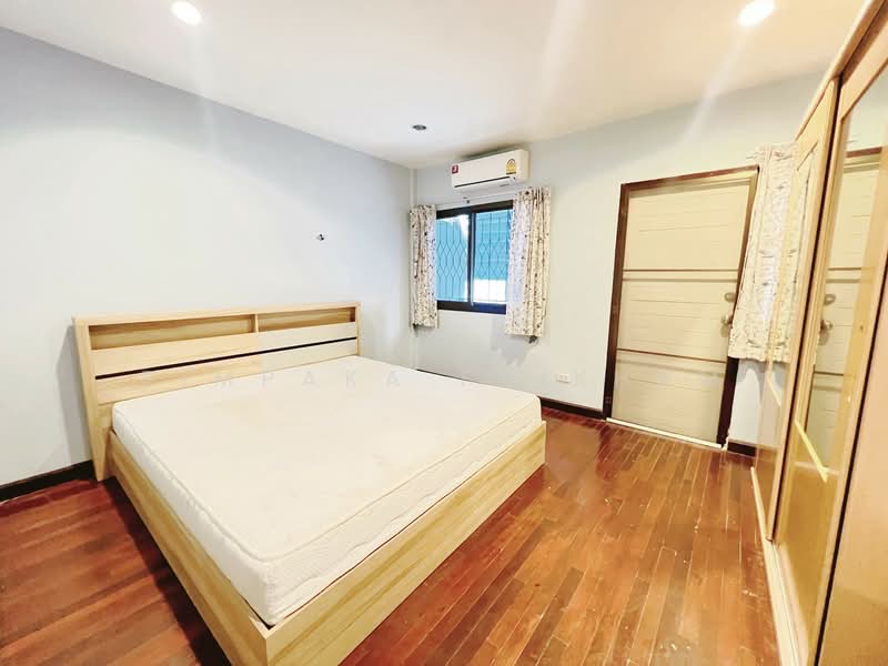 ทาว์นเฮ้าส์ 2 ชั้น ให้เช่า ซอยลาดปลาเค้า 48 หมู่บ้านเสนาวิลล่า อยู่ตรงข้ามตลาดบัว, Bangkok, Chorake Bua, Lat Phrao, Bangkok, 2 Bedrooms, 100 sqm, Townhouse For Rent, by Pimpaka Faikham, 11906462 - DDproperty.com