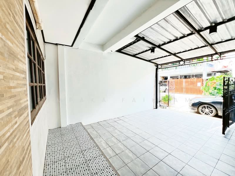 ทาว์นเฮ้าส์ 2 ชั้น ให้เช่า ซอยลาดปลาเค้า 48 หมู่บ้านเสนาวิลล่า อยู่ตรงข้ามตลาดบัว, Bangkok, Chorake Bua, Lat Phrao, Bangkok, 2 Bedrooms, 100 sqm, Townhouse For Rent, by Pimpaka Faikham, 11906462 - DDproperty.com