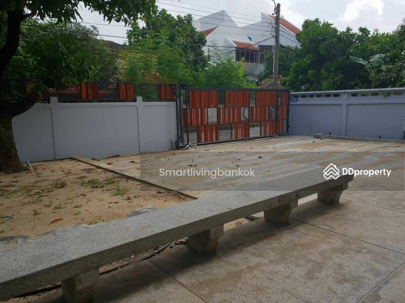 For Sale - House Sukhumvit Onnut Phrakhanong 4 bedrooms 100sq.wa., Bangkok