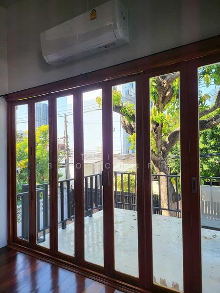 Detached House, 240sqm, Walking Distance MRT Sutthisan, Bangkok, Huai Khwang, Bangkok, 3 Bedrooms, 240 sqm, Single Detached House For Rent, by Thiti Boonchurn, 11909287 - DDproperty.com