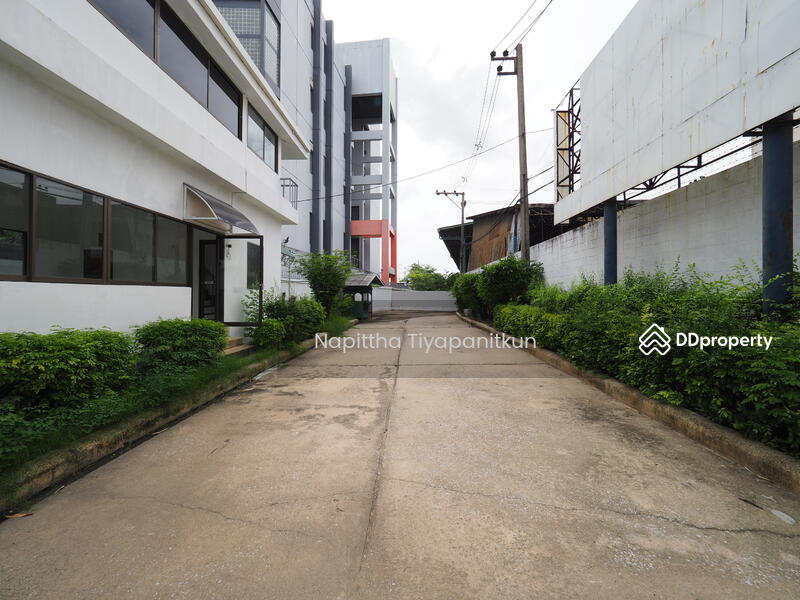 For Rent - 100 SQW. land with 2-storey building 80 sqm, located on main Rama 3 Road – highly visible, Bangkok