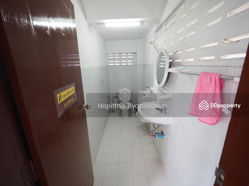 For Rent - 100 SQW. land with 2-storey building 80 sqm, located on main Rama 3 Road – highly visible, Bangkok
