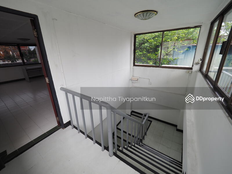 For Rent - 100 SQW. land with 2-storey building 80 sqm, located on main Rama 3 Road – highly visible, Bangkok