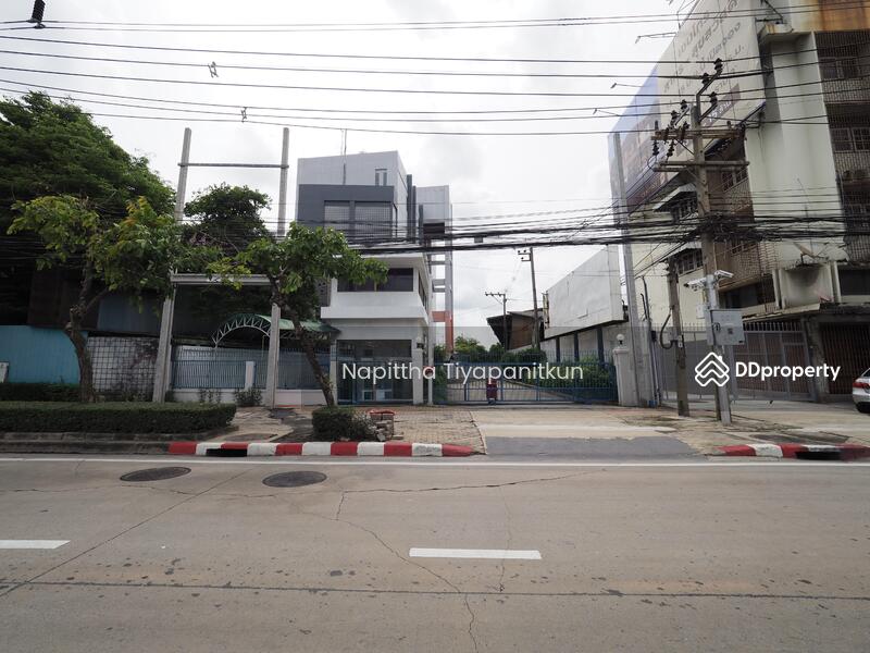 For Rent - 100 SQW. land with 2-storey building 80 sqm, located on main Rama 3 Road – highly visible, Bangkok
