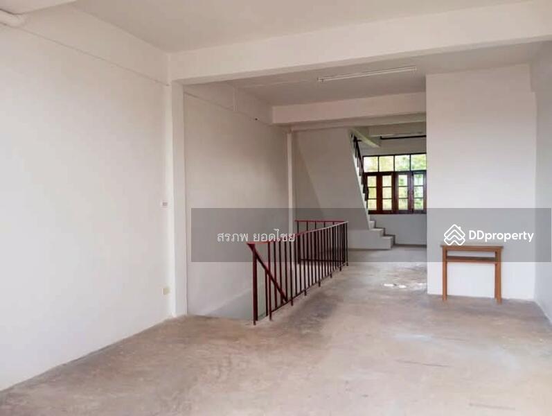 ขาย - ขายอาคารพาณิชย์ 3 ชั้นครึ่ง 2 คูหา เนื้อที่ 32 ตร.ว. หมู่บ้าน บดินทรรักษา 2 คู้บอน 27 แยก 16-18, กรุงเทพ