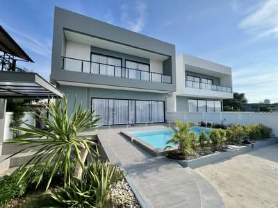 ขาย - วิลล่าหรูพร้อมสระว่ายน้ำ ใกล้หาดจอมเทียน