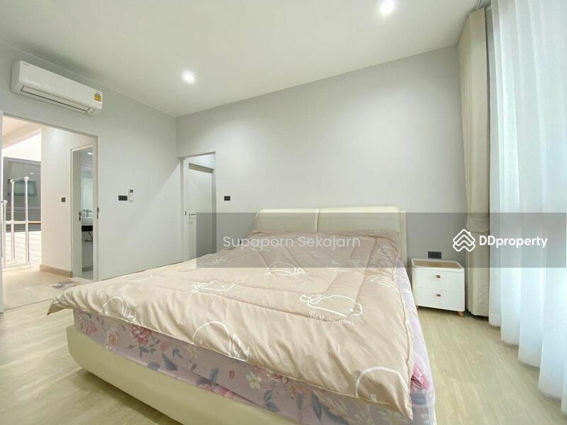 ให้เช่า - บ้านเดี่ยว 3 ชั้นครึ่ง ซอยลาดพร้าว 58 บ้านสร้างใหม่สไตล์ Modern Minimal พร้อมลานจอดรถส่วนตัว, กรุงเทพ