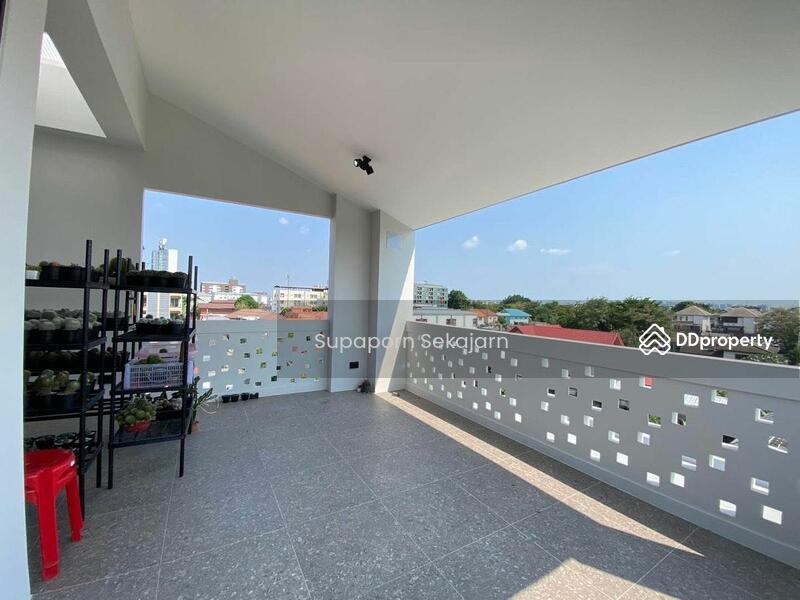 ให้เช่า - บ้านเดี่ยว 3 ชั้นครึ่ง ซอยลาดพร้าว 58 บ้านสร้างใหม่สไตล์ Modern Minimal พร้อมลานจอดรถส่วนตัว, กรุงเทพ