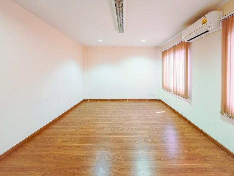 ขาย - ลดเพิ่มเกือบล้าน! ราคาพิเศษ 4.39 ล้าน ทาวน์เฮ้าส์ 3 ชั้น 4 ห้องนอน ใจกลางสนามบินน้ำ, นนทบุรี