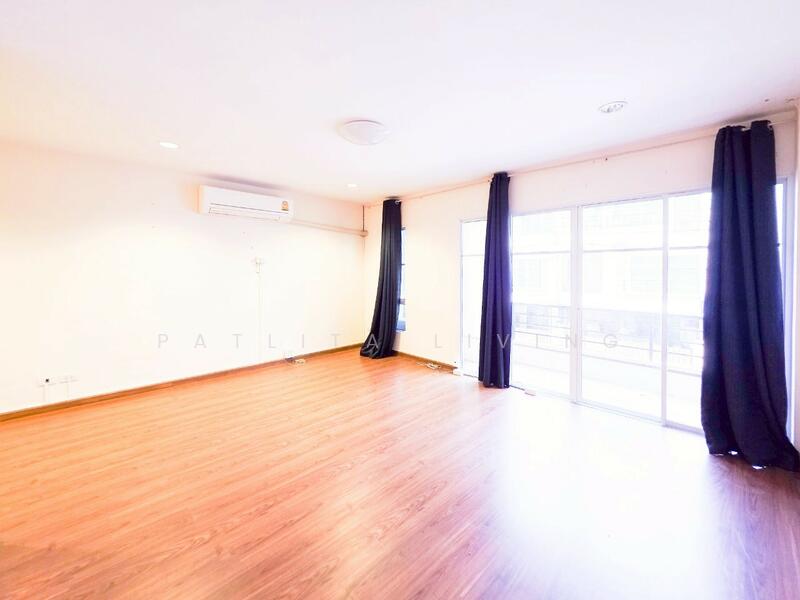 ขาย - ลดเพิ่มเกือบล้าน! ราคาพิเศษ 4.39 ล้าน ทาวน์เฮ้าส์ 3 ชั้น 4 ห้องนอน ใจกลางสนามบินน้ำ, นนทบุรี