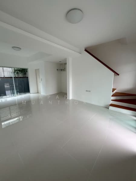 Indy Bangyai : อินดี้ บางใหญ่, นนทบุรี, ถนนกาญจนาภิเษก, เสาธงหิน, บางใหญ่, นนทบุรี, 81 ตร.ม., ทาวน์เฮ้าส์ ขาย, โดย Apaporn Muanthorani, 11911643 - DDproperty.com