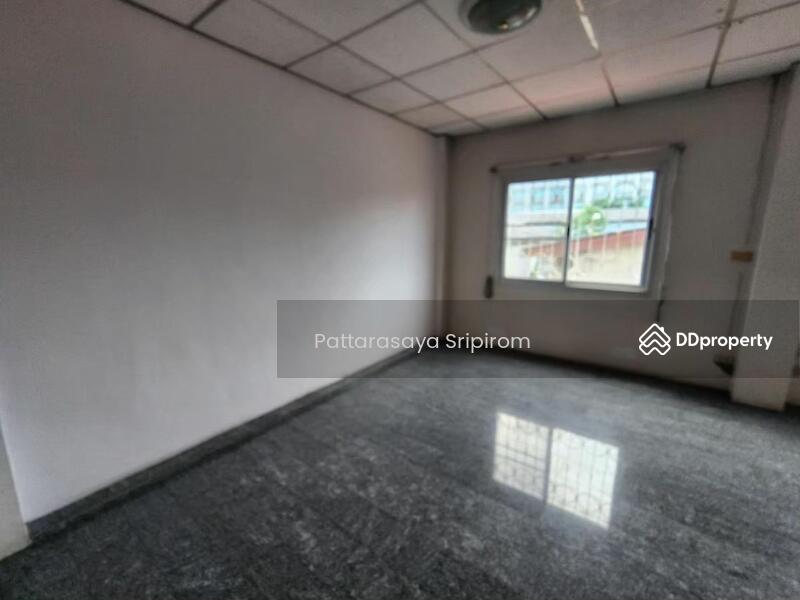 ขาย - 5-Br Semi-detached House in Bang Krang, นนทบุรี
