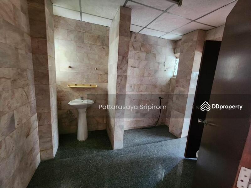 ขาย - 5-Br Semi-detached House in Bang Krang, นนทบุรี