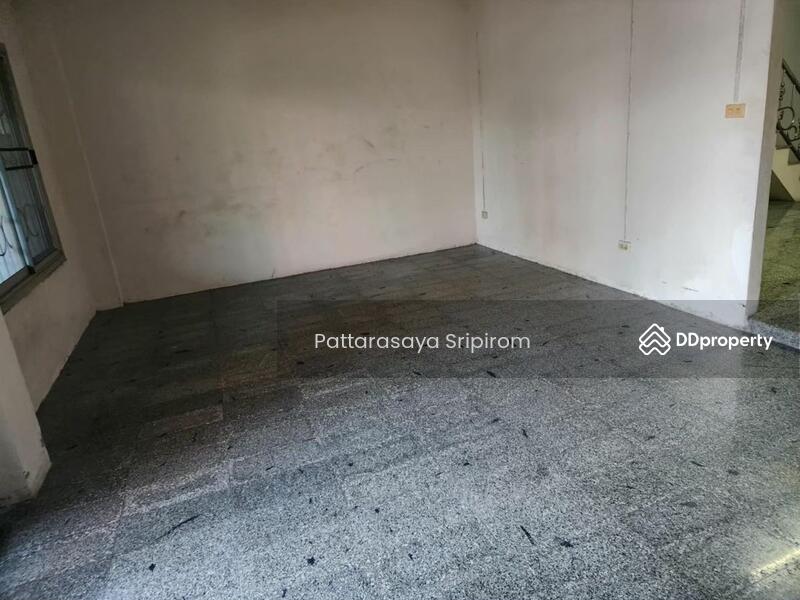 ขาย - 5-Br Semi-detached House in Bang Krang, นนทบุรี