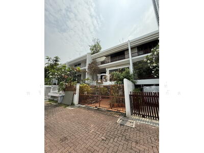 ขาย - 44868 - ทาวน์เฮ้าส์ 3 ชั้น ถนนสุขุมวิท 31 แยก 2 เนื้อที่ 46 ตร.ว. ใกล้ BTS อโศก, กรุงเทพ