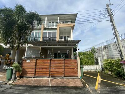 ขาย - 4-BR Townhouse in Ram Inthra, กรุงเทพ