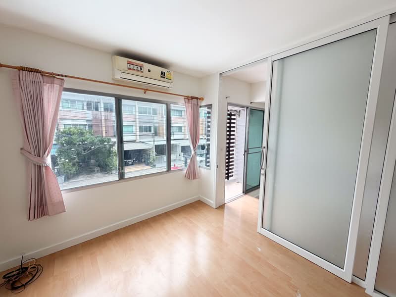 Town Plus Huamark, Bangkok, Krungthep Kreetha Road, Hua Mak, Bang Kapi, Bangkok, 3 Bedrooms, 155 sqm, Townhouse For Sale, by คุณจูน ทินาพร, 11914057 - DDproperty.com