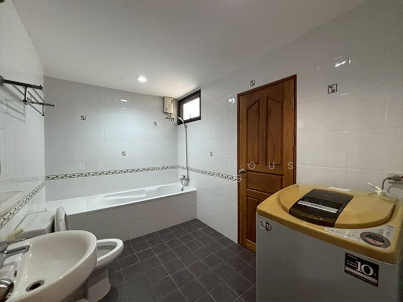 Promsak Mansion, Bangkok, สุขุมวิท 3 Sukhumvit, Khlong Tan Nua, Watthana, Bangkok, 3 Bedrooms, 120 sqm, Condo For Rent, by Bangkok House Living, 11915425 - DDproperty.com