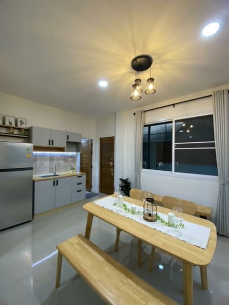 Semi-detached house Soi Ratchadaphisek 42, Bangkok, Chan Kasem, Chatuchak, Bangkok, 3 Bedrooms, 150 sqm, Townhouse For Rent, by ปรินทร์ญาดา ชิณโชติ, 11915466 - DDproperty.com