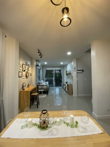 Semi-detached house Soi Ratchadaphisek 42, Bangkok, Chan Kasem, Chatuchak, Bangkok, 3 Bedrooms, 150 sqm, Townhouse For Rent, by ปรินทร์ญาดา ชิณโชติ, 11915466 - DDproperty.com