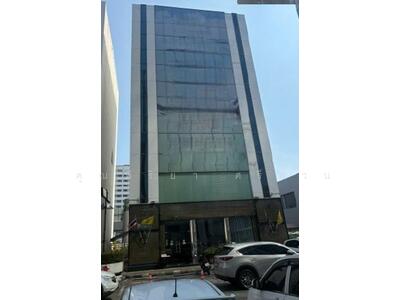 ขาย - ขายออฟฟิศสำนักงาน สูง 6 ชั้น เนื้อที่ 83 ตรว. ในโครงการ บางนาคอมเพล็กซ์ กรุงเทพมหานคร, กรุงเทพ