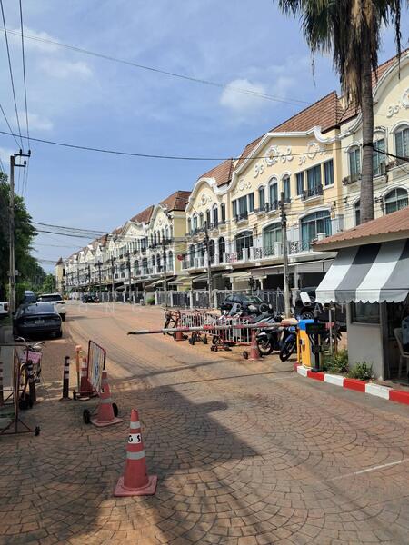 Baan Klang Muang The Royal Monaco Srinakarin-Pattanakarn, Bangkok, Rama 9 Road, Soi 43, Suan Luang, Suan Luang, Bangkok, 3 Bedrooms, 172 sqm, Townhouse For Sale, by Kittinun Kongsuebchat, 11917198 - DDproperty.com