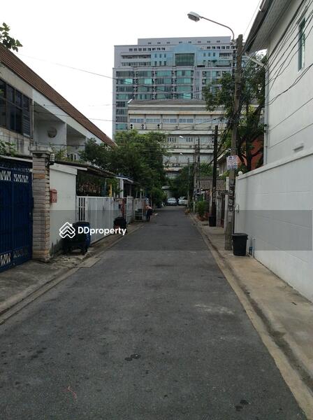 BTS Ha Yaek Lat Phrao, Bangkok, 20 พหลโยธิน, Jom Phon, Chatuchak, Bangkok, 4 Bedrooms, 200 sqm, Townhouse For Rent, by Pinyapach Rawatnitigunsiri, 2007689 - ทางเข้าซอยพหลโยธิน24 แยก2-5 - DDproperty.com